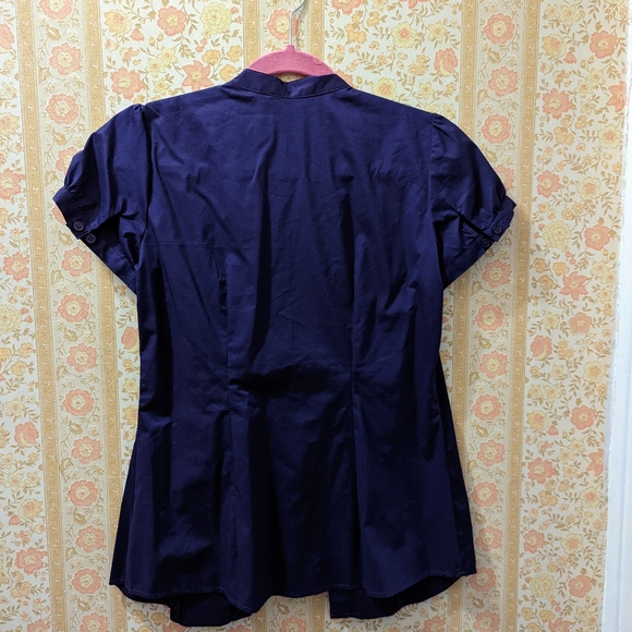 The Limited Essential Shirt (XS) - Picture 2 of 5